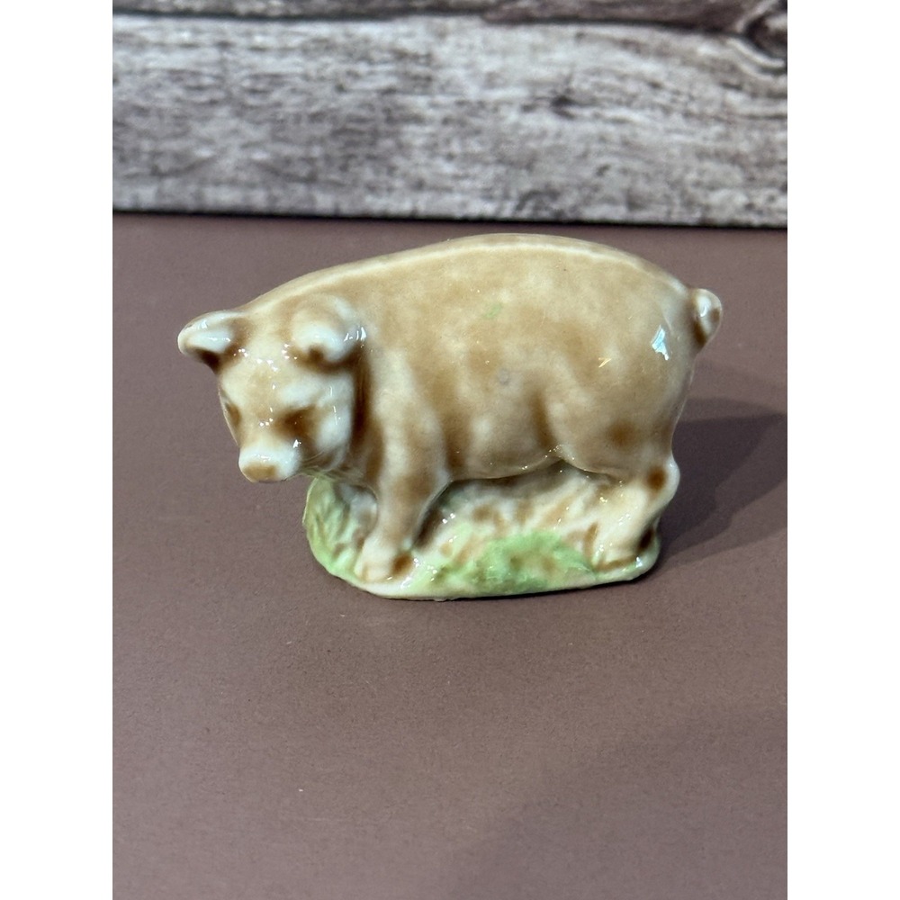 WADE PIG, WHIMSIES SET 6, 1975 Mini Figurine England Vintage